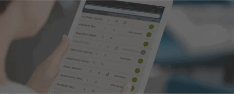 Καλεσμένοι σε υποδοχή εκδήλωσης, που παρουσιάζει την εφαρμογή check-in της EventReception.